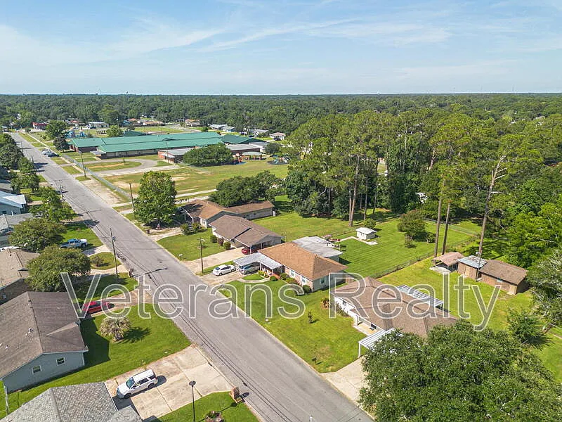 4 bed, 2.5 bath, 1652 sqft, $2,000 — Photo 3