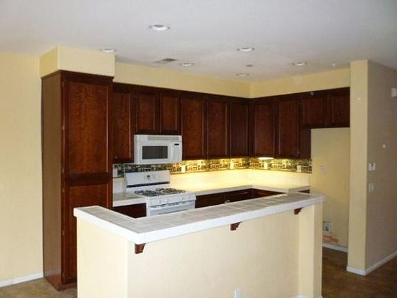 5th image of 137 Elora Ln