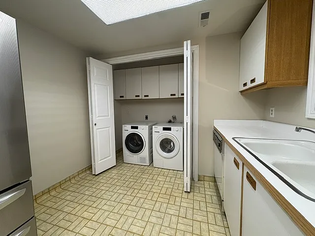 48 W Broadway — Photo 12
