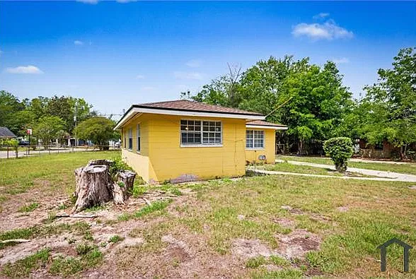 3 bed, 936 sqft, $1,550 — Photo 2