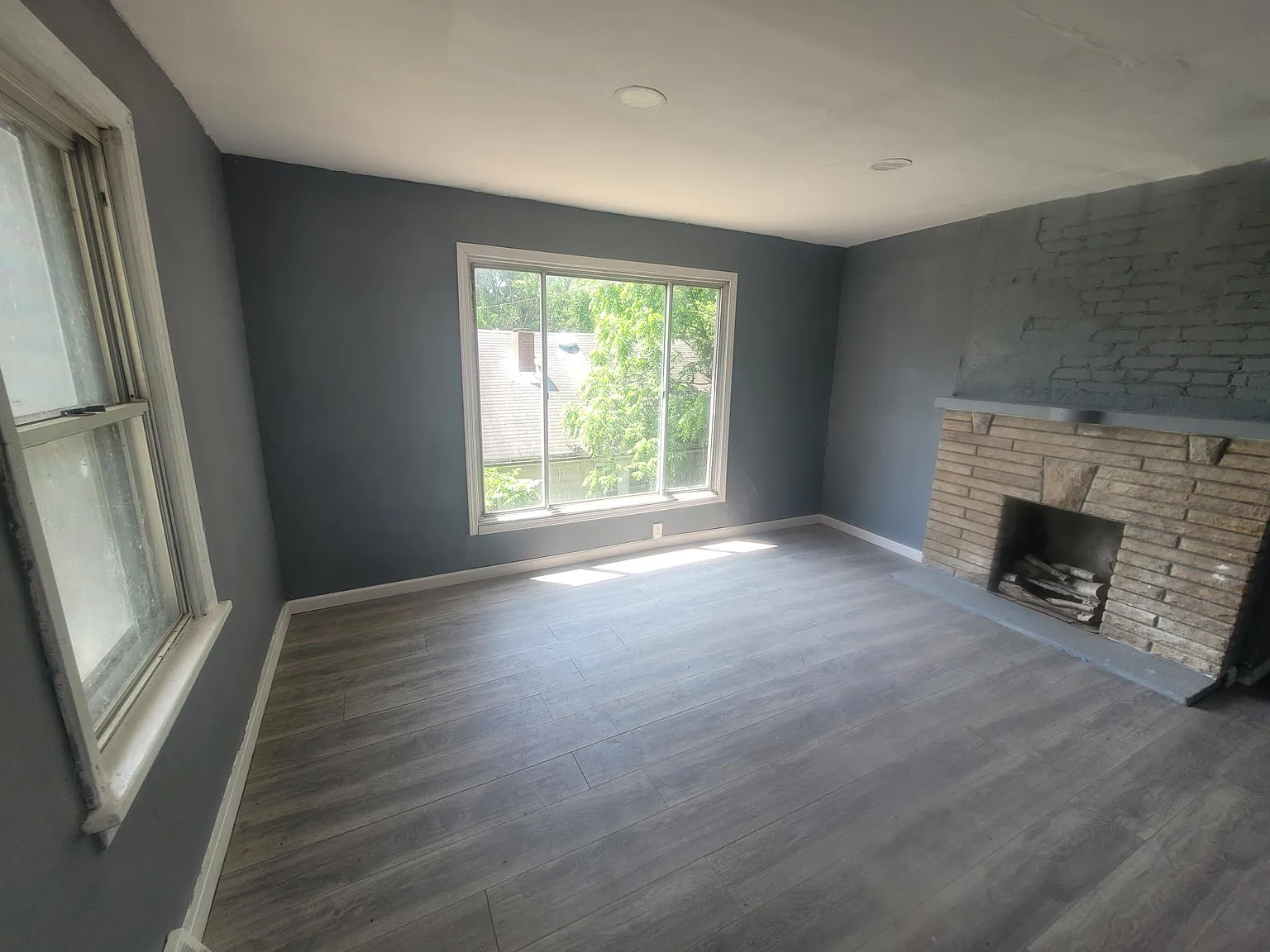 160 Howard St photo 1