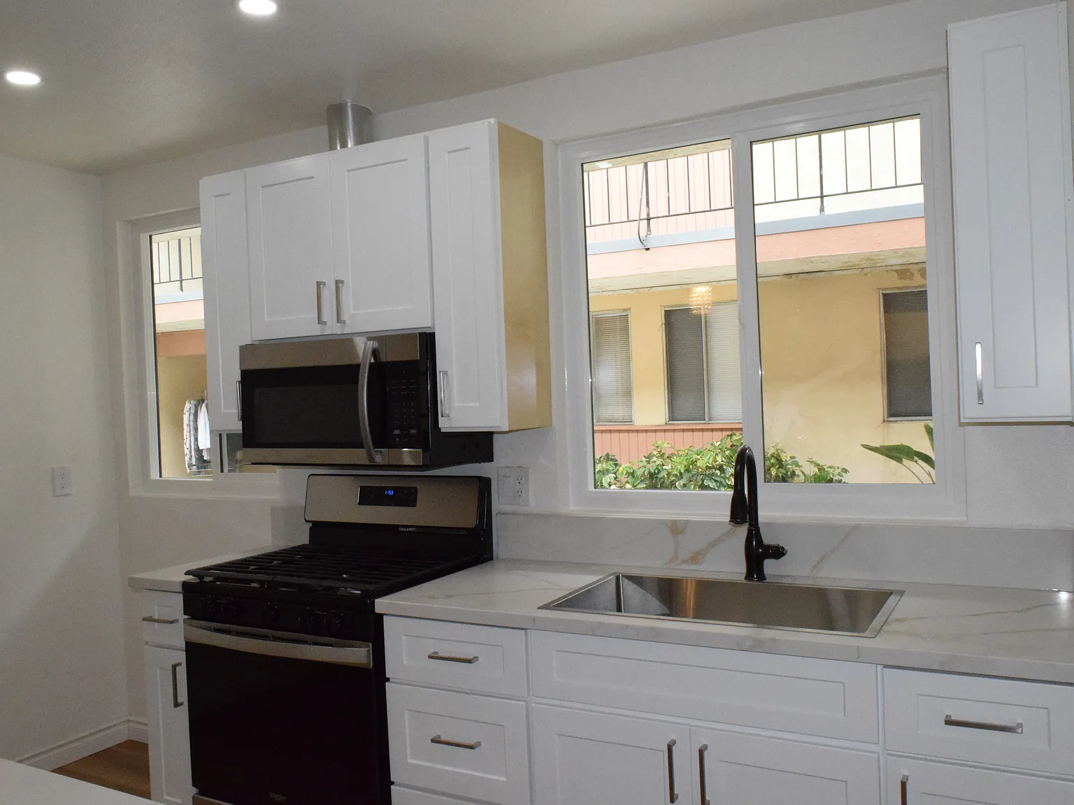 1148 W Civic Center Dr — Photo 2