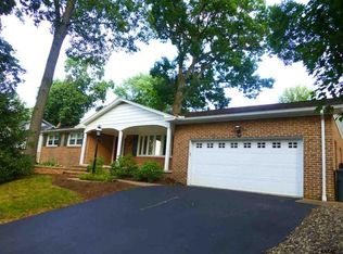 2820 Forrest Ln, York, PA 17402