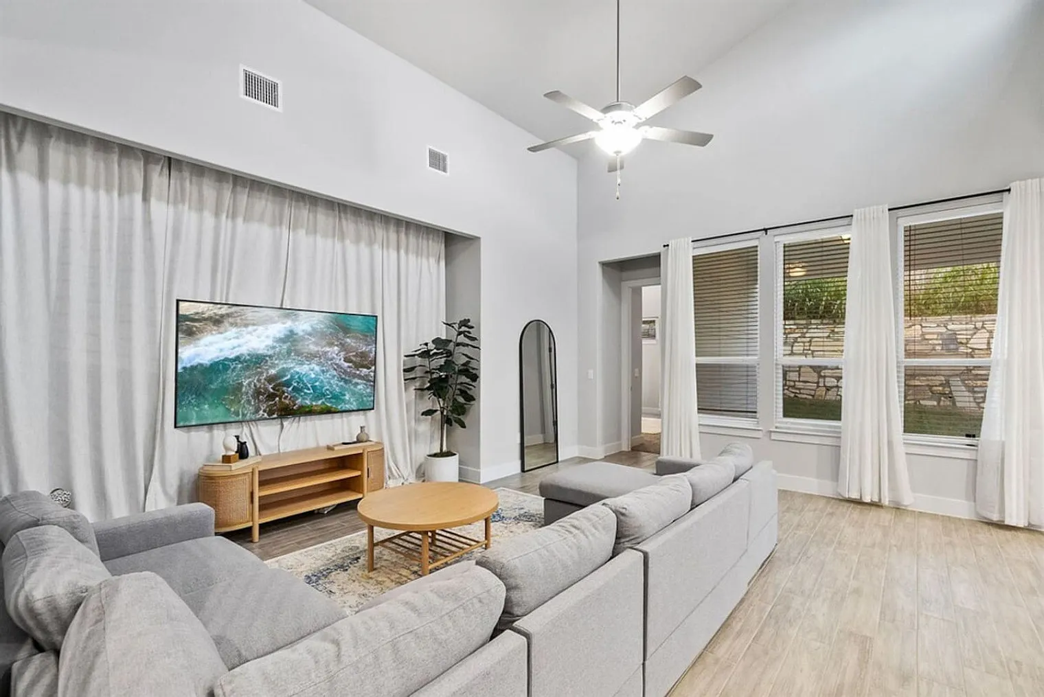 4 bed, 3.0 bath, $7,278 — Photo 3