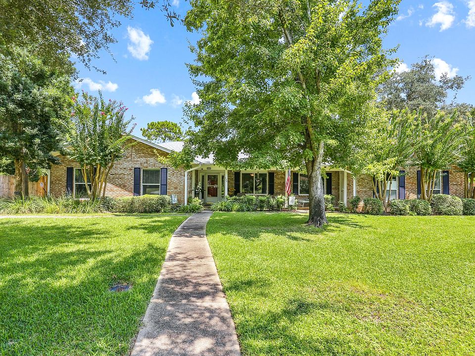 1st image of 424 Dracena Way
