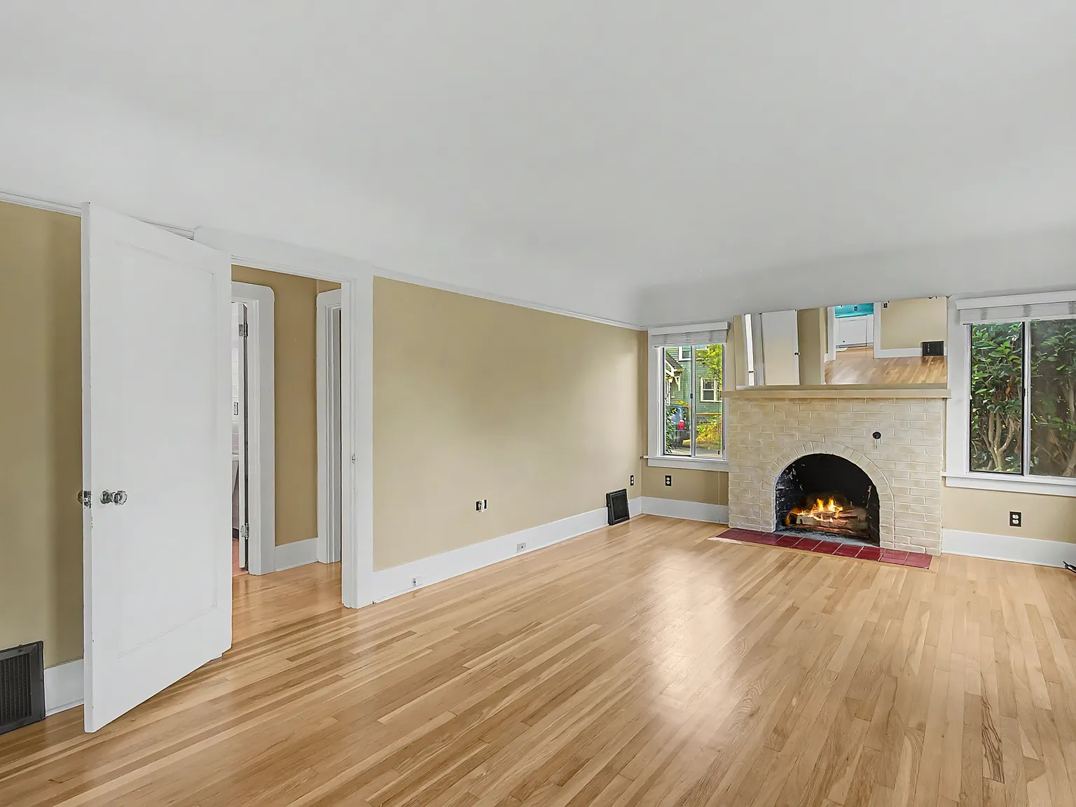 3 bed, 2101 sqft, $3,950 — Photo 3
