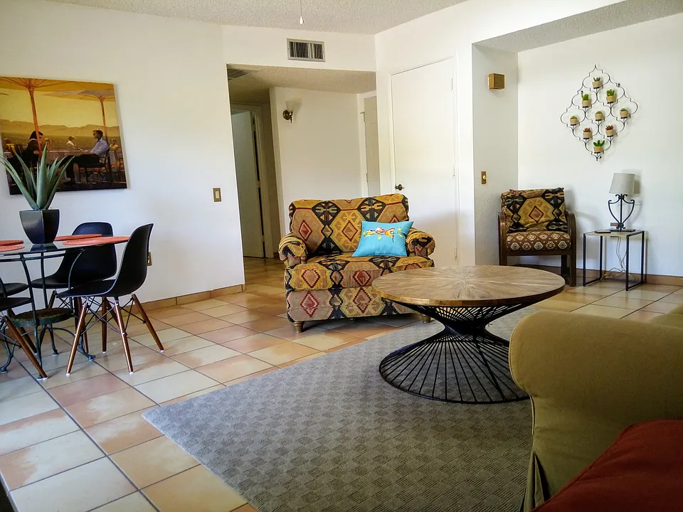449 N Calle De Las Profetas