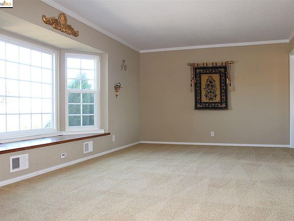 3rd image of 240 Cobblestone Dr