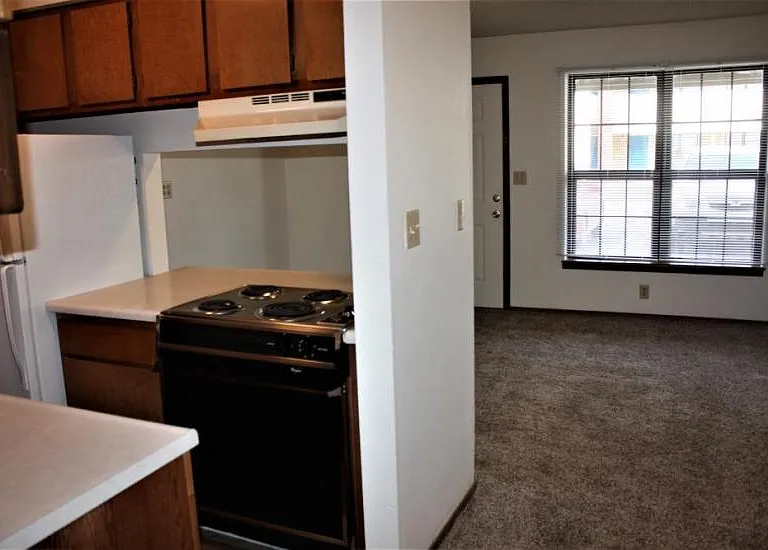 Shannon Plaza Apartments — Photo 3