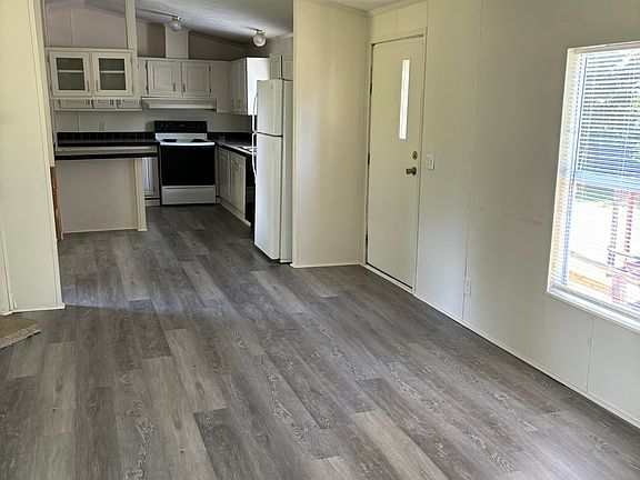 4th image of 420 White St