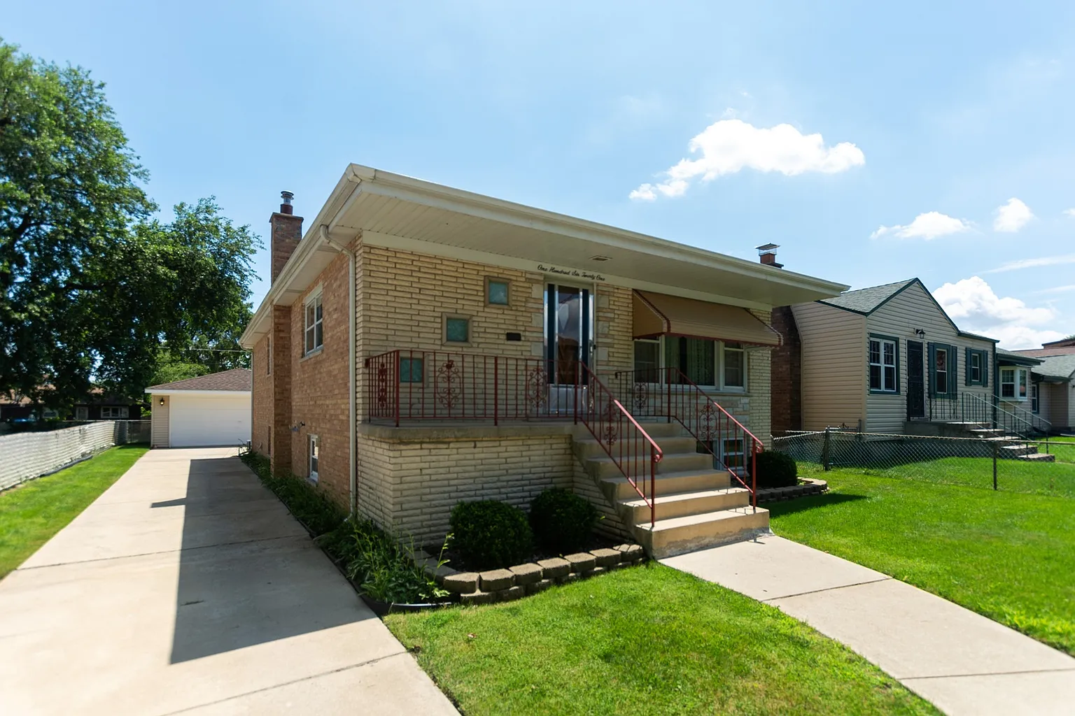 10621 Princess Ave photo 1