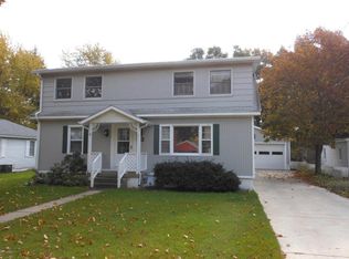 524 Grandview Ave, Spring Lake, MI 49456