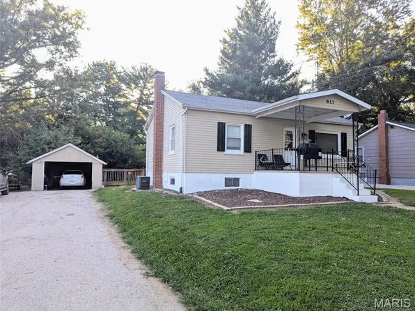 611 Clarence St, Greenville, IL 62246