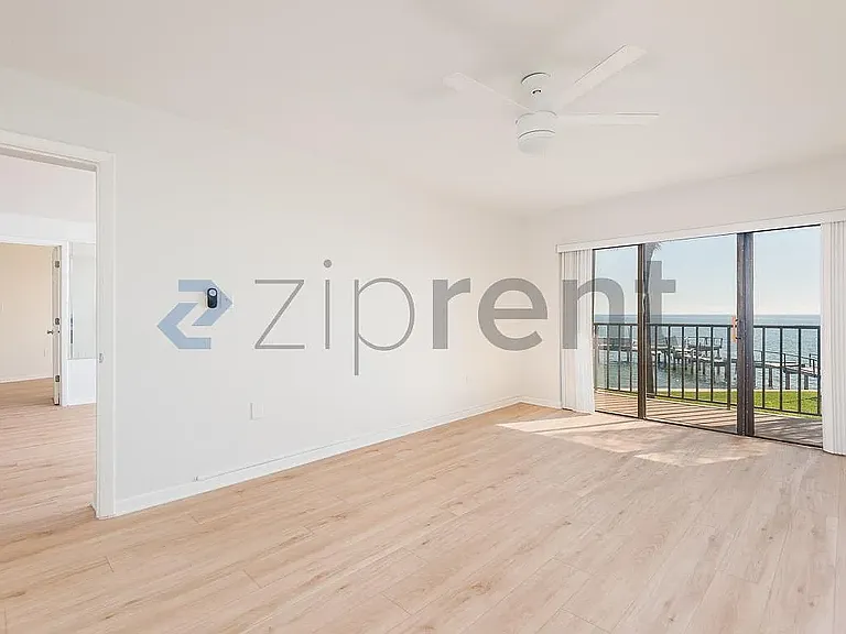 7500 Sunshine Skyway Ln S — Photo 1