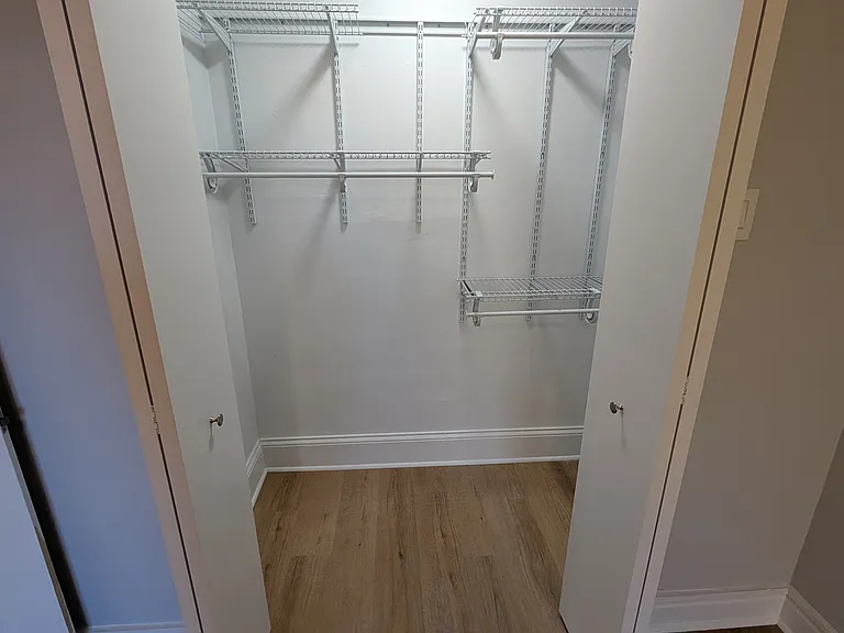1303 W Roscoe St #2 — Photo 15