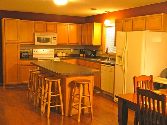 Kitchen w/Maple cabinets