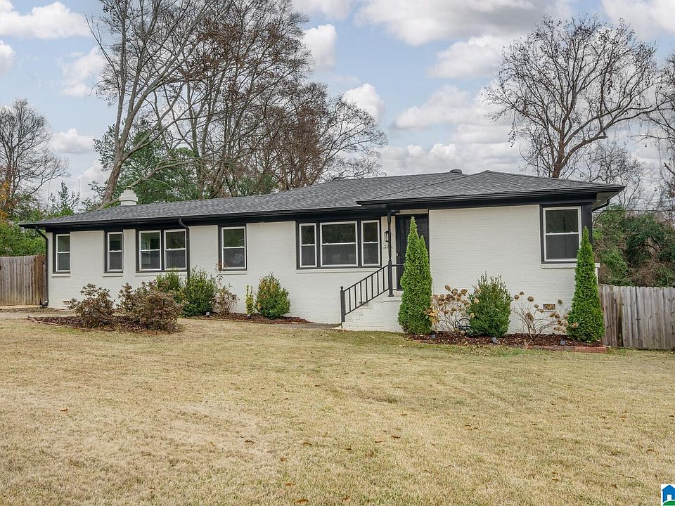 1st image of 2209 Pine Ln