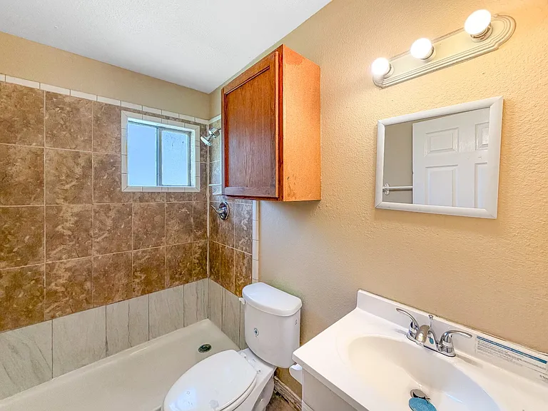 1113 S Vermont Ave — Photo 13