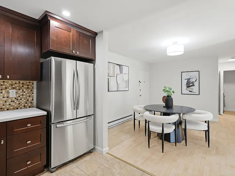 1031 Crestview Dr #305 — Photo 4