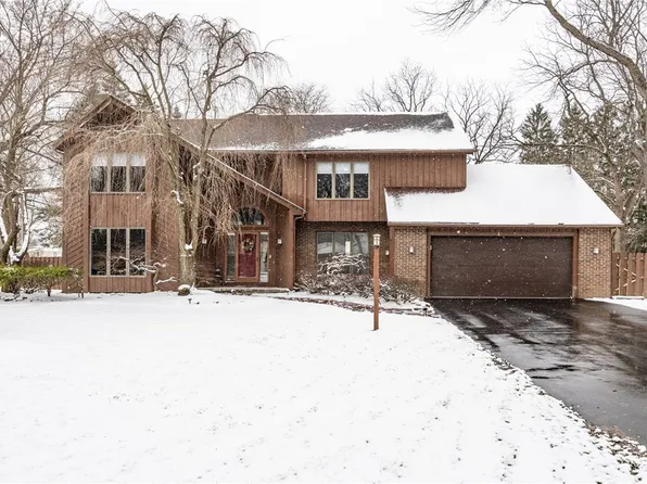 1 Forest Grove Ct, Penfield, NY 14526