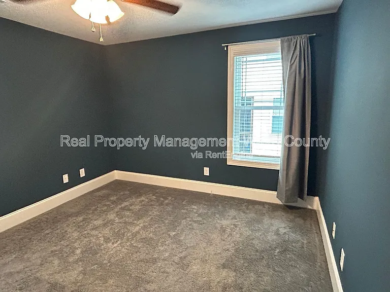 5412 Robbins Dr — Photo 32