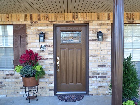 2nd image of 800 Serenade Ln