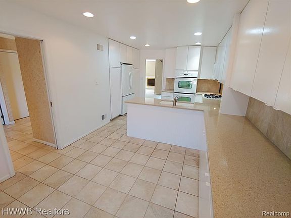 4th image of 7156 Pebble Park Dr