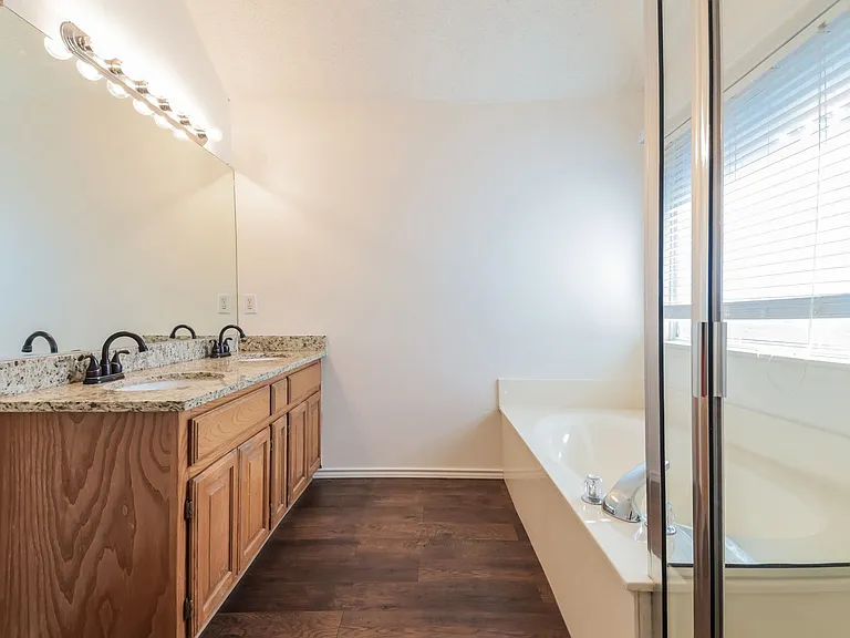 4108 Creekmeadow Dr — Photo 15