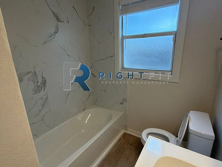 1051 Ontario St — Photo 7