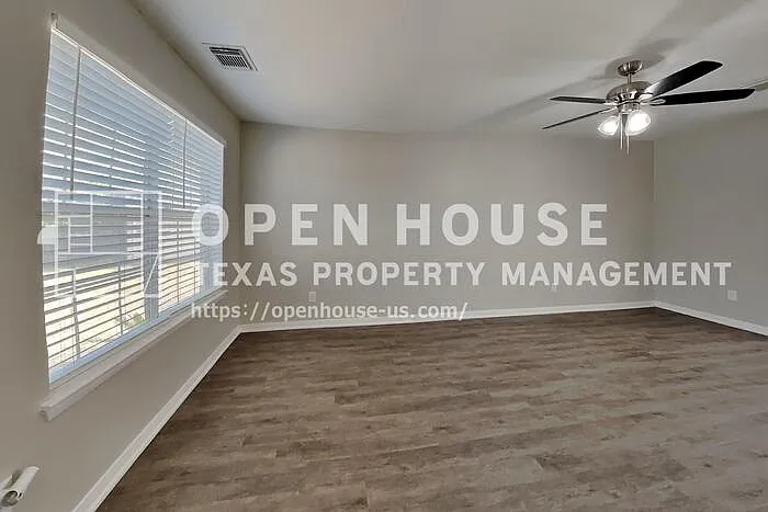 3 bed, 2.5 bath, 1880 sqft, $2,050 — Photo 3