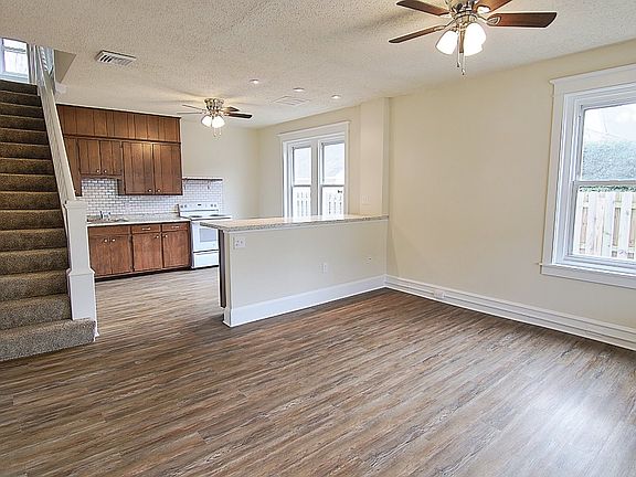 4th image of 658 S Reading Ave