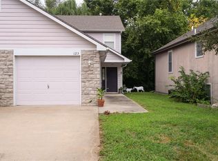 123 Silver Leaf Ln, Baldwin City, KS 66006