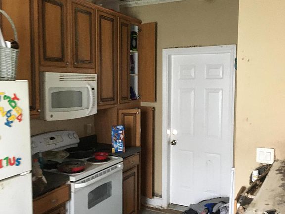 3rd image of 12042 Highland Ave #A & B