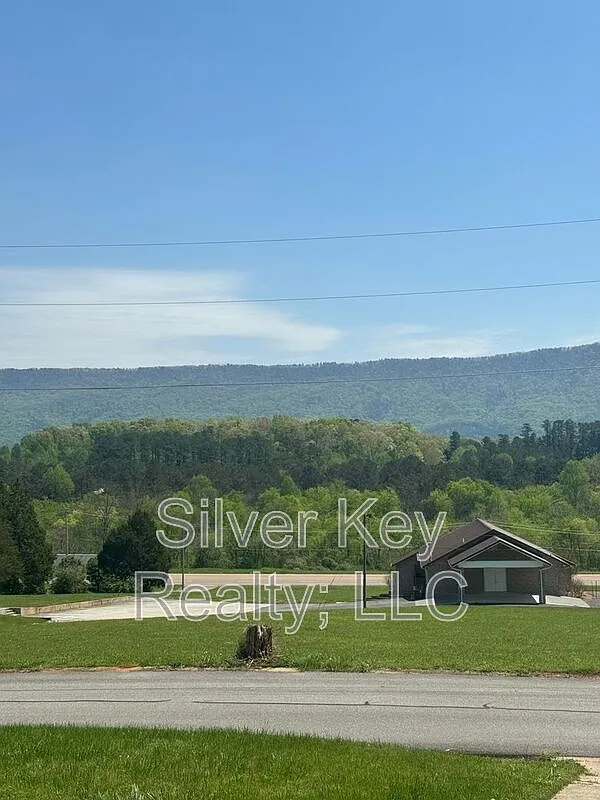 4 bed, 2.0 bath, $1,995 — Photo 4