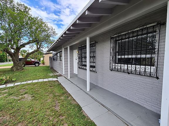 2nd image of 940 Paseo Morella