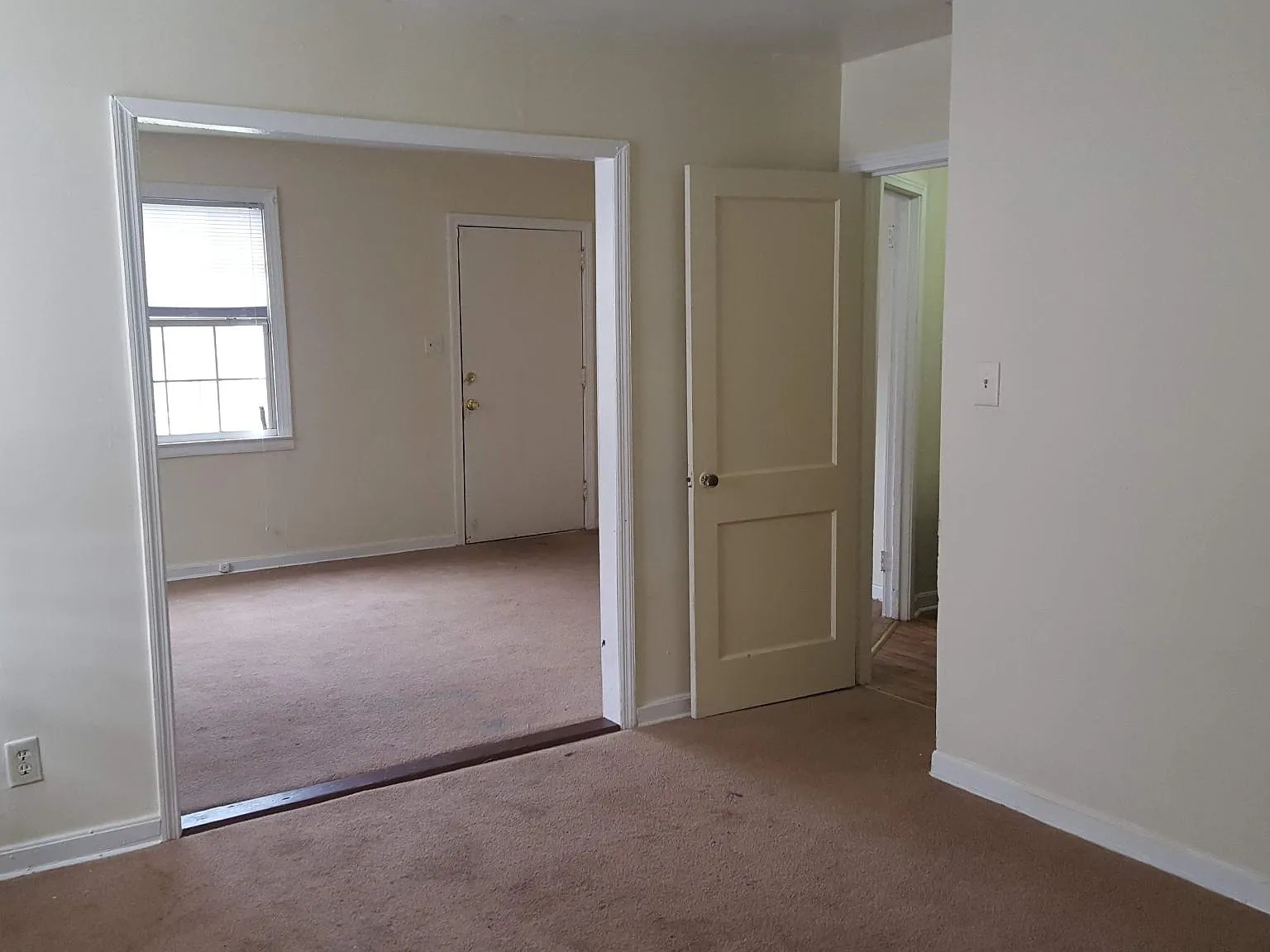 3 bed, 1.5 bath, 1330 sqft, $1,200 — Photo 4