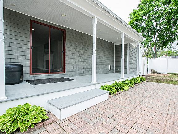 4th image of 28 Great Neck Rd