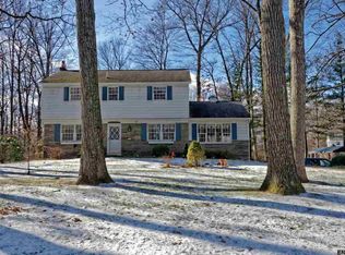 7 Barcelona Dr, Clifton Park, NY 12065