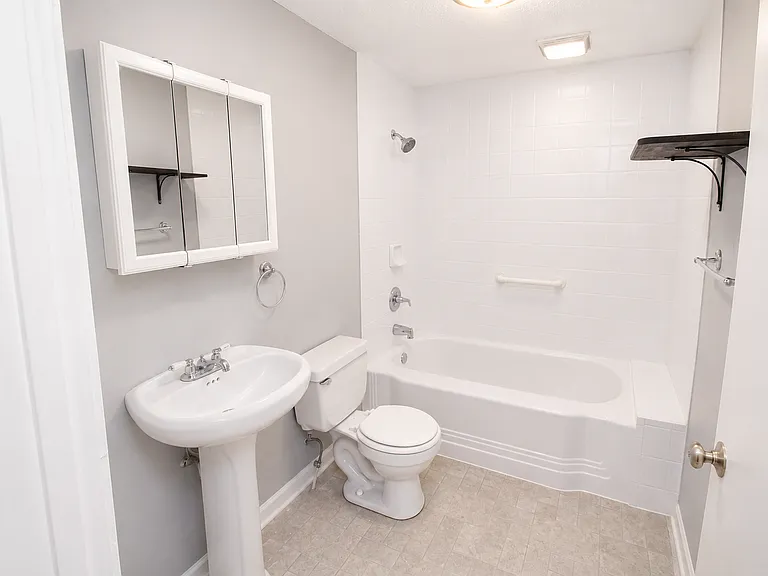 501 Franklin Blvd — Photo 10
