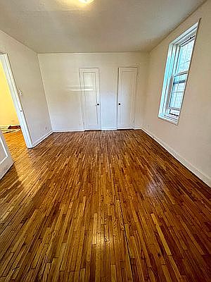 5th image of 140-21 Burden Cres #10