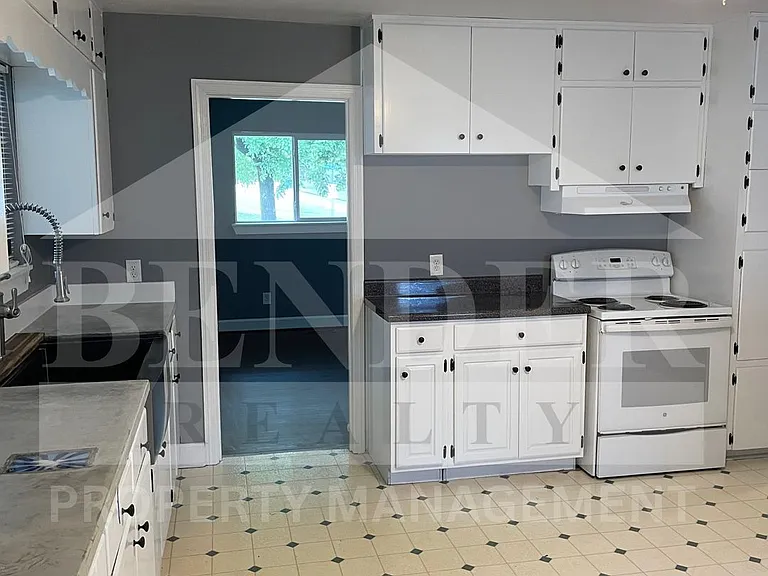 919 Hackberry Dr NW — Photo 3