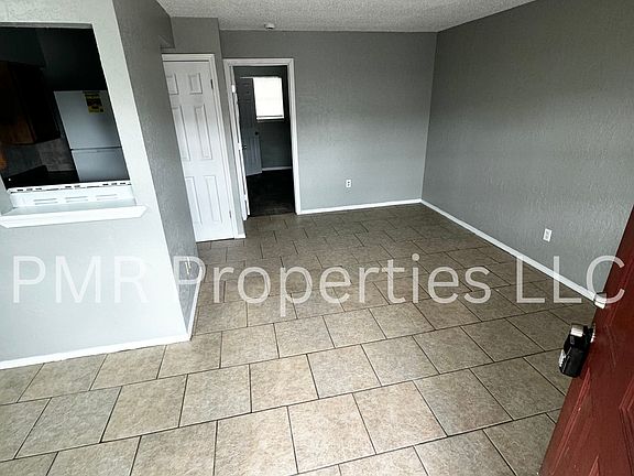 3rd image of 2105 SW B Ave APT 8