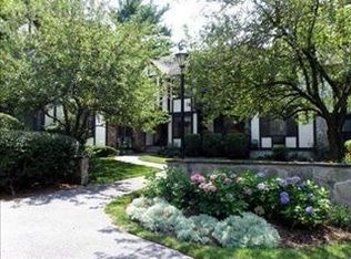 8-1 Foxwood Dr, Pleasantville, NY 10570