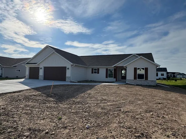 N1149 Alexandra Way, Greenville, WI 54942
