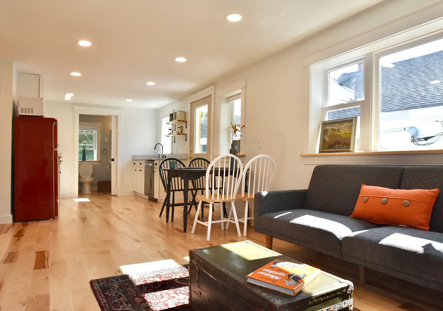 2 bed, 850 sqft, $2,400 — Photo 3