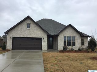 53 Bakers Farm Dr, Priceville, AL 35603