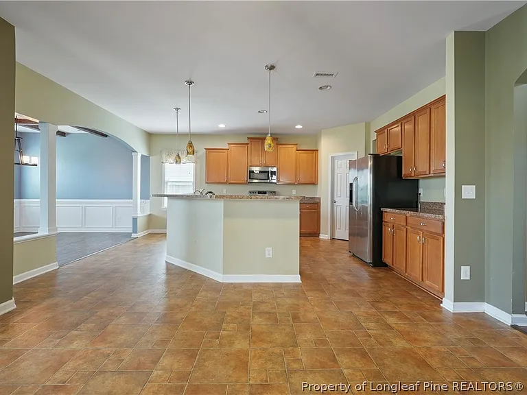 415 Highgrove Dr — Photo 5