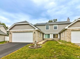 1114 Brunswick Ln, Aurora, IL 60504