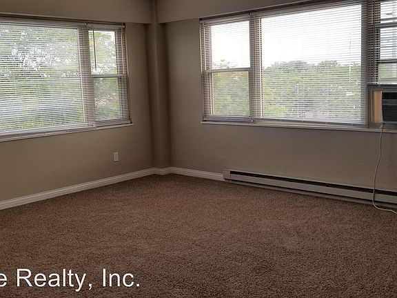 5th image of 530 W Berry St APT 506