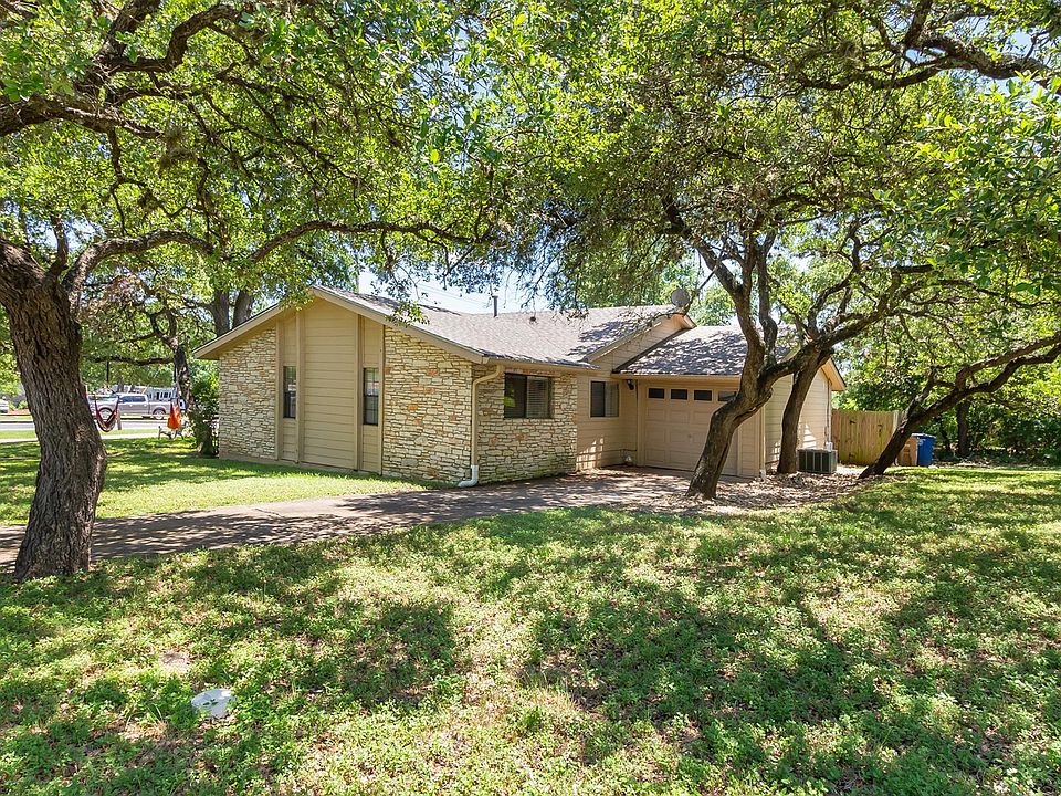 6301 Latigo Pass B - on it's own block, no neighbors next door